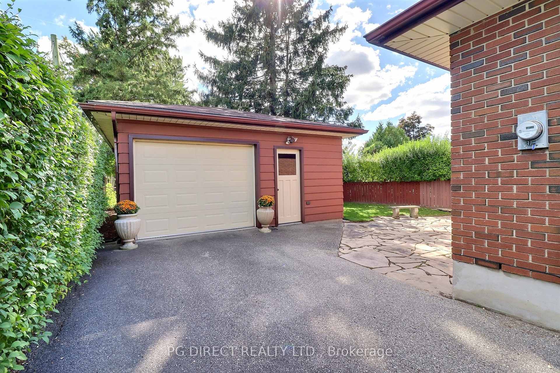 Photo 18 of 45 Locke Avenue S, St. Thomas — HOMEH
