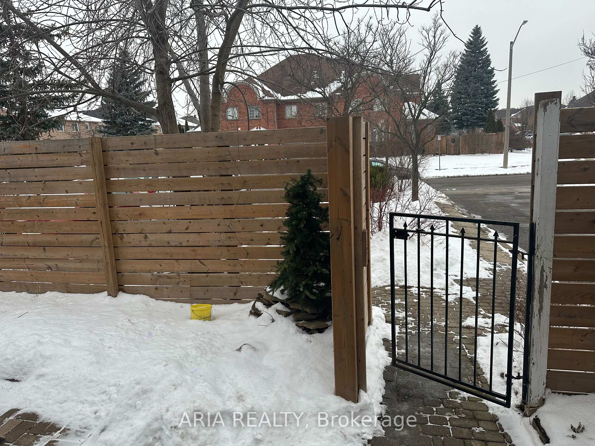Photo 3 of 192 Pressed Brick Drive, Brampton, Brampton North — HOMEH