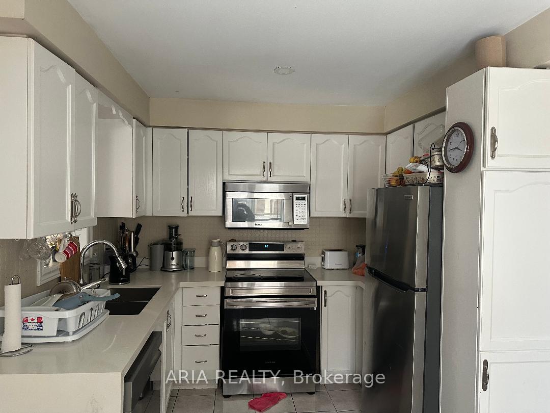 Photo 9 of 192 Pressed Brick Drive, Brampton, Brampton North — HOMEH