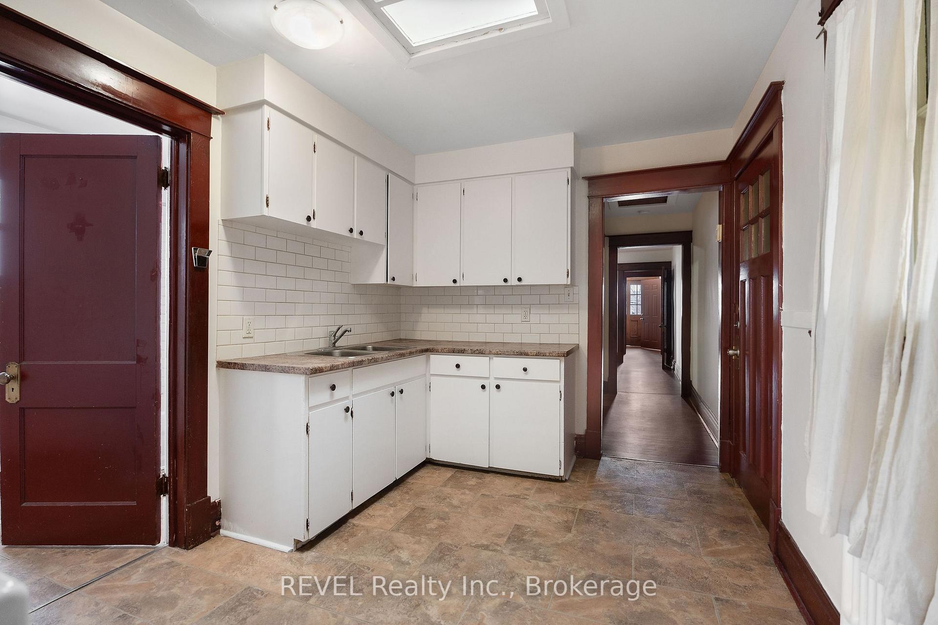 Photo 6 of Unit Upper, 1 Duke Street, St. Catharines, Downtown — HOMEH