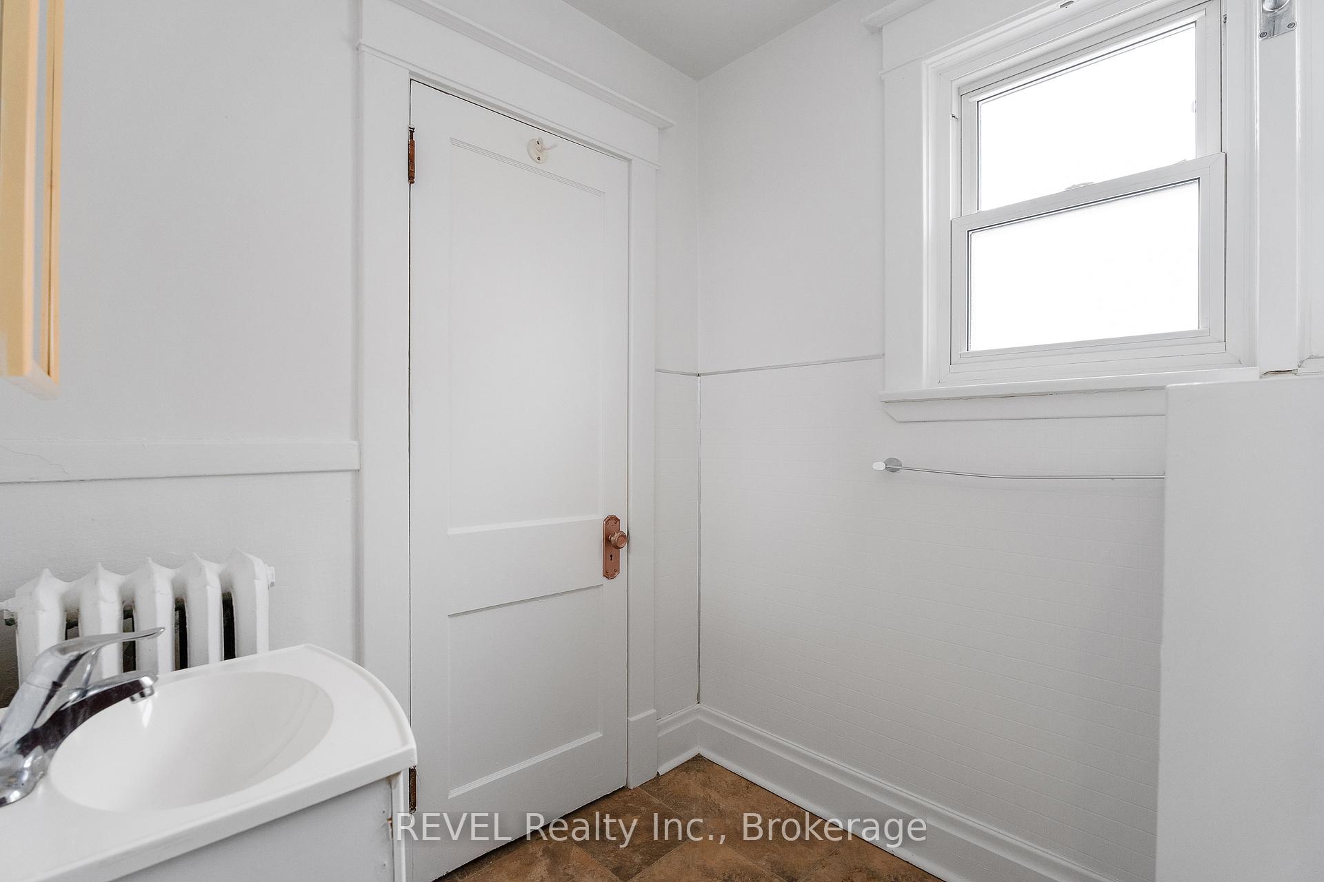 Photo 7 of Unit Upper, 1 Duke Street, St. Catharines, Downtown — HOMEH