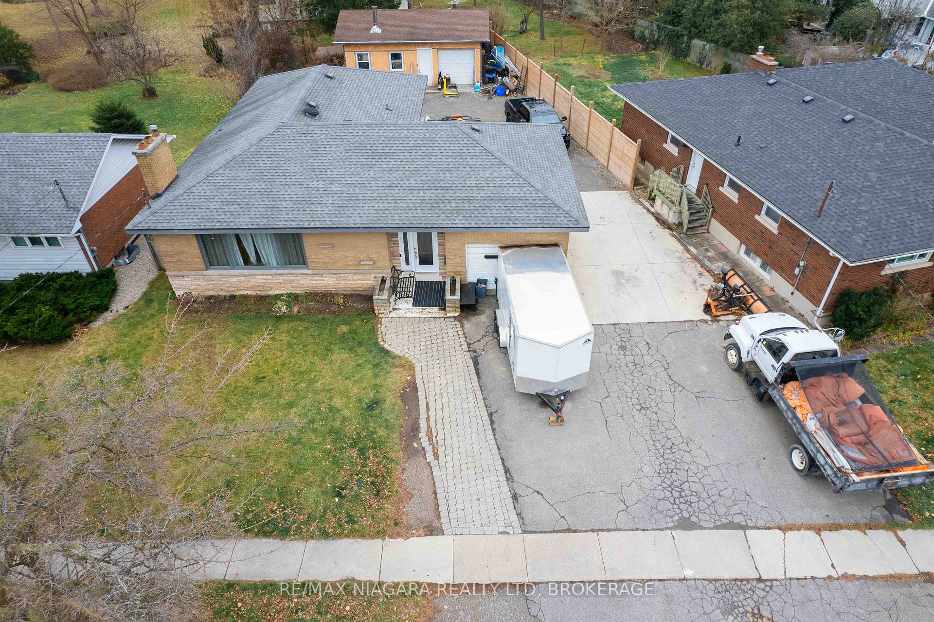 Photo 2 of 314 Grantham Avenue, St. Catharines, Carlton/Bunting — HOMEH