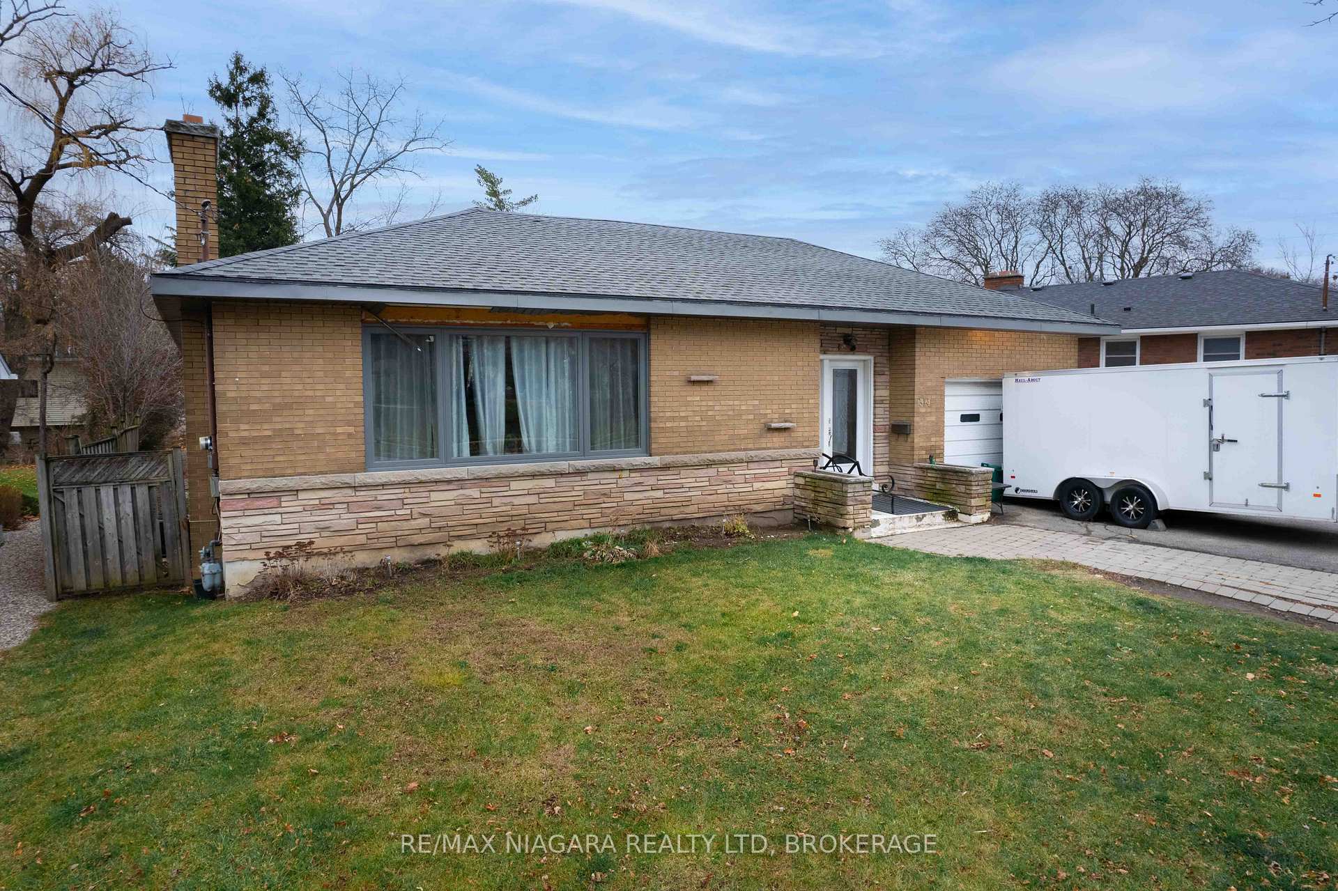 Photo 4 of 314 Grantham Avenue, St. Catharines, Carlton/Bunting — HOMEH