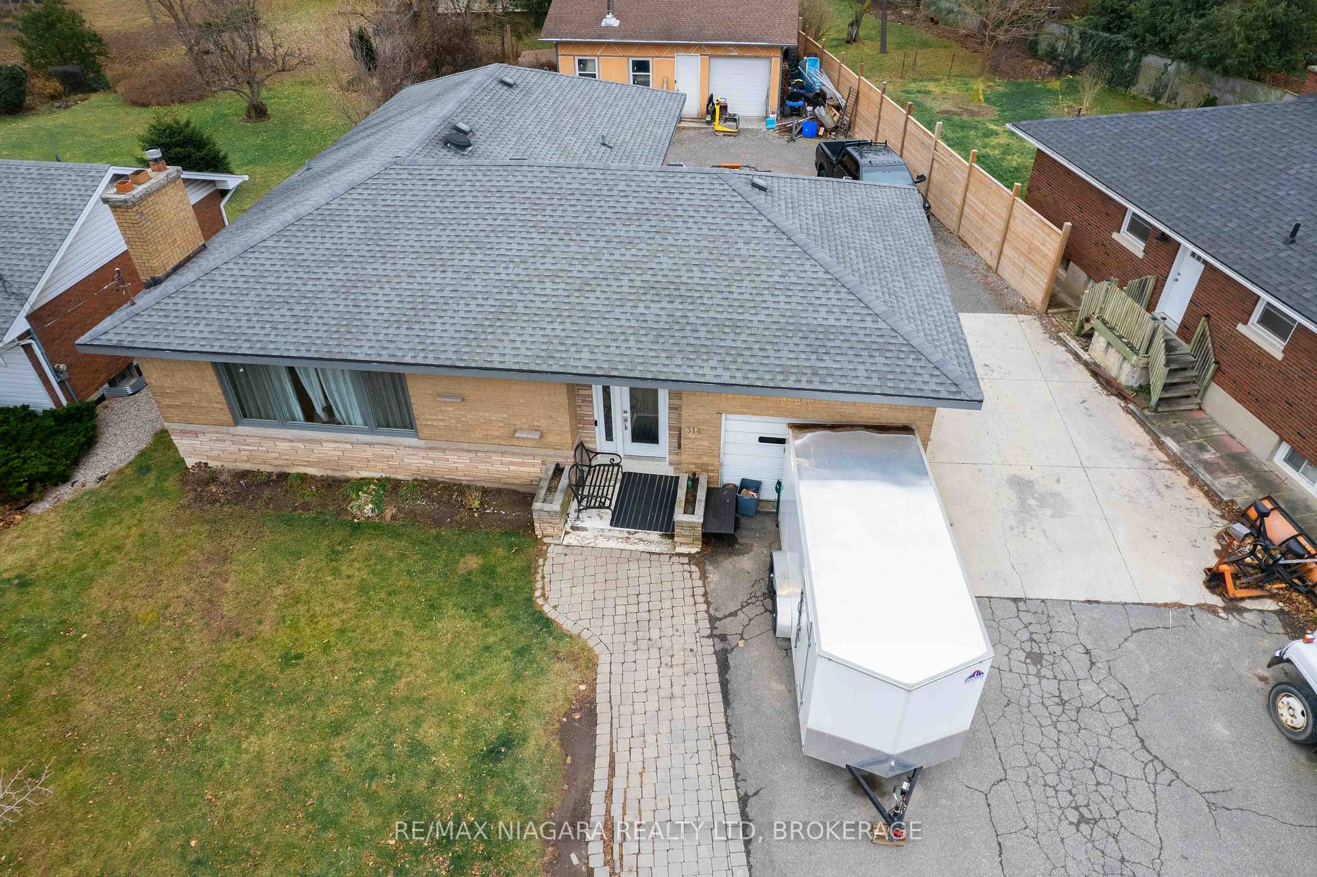 Photo 5 of 314 Grantham Avenue, St. Catharines, Carlton/Bunting — HOMEH