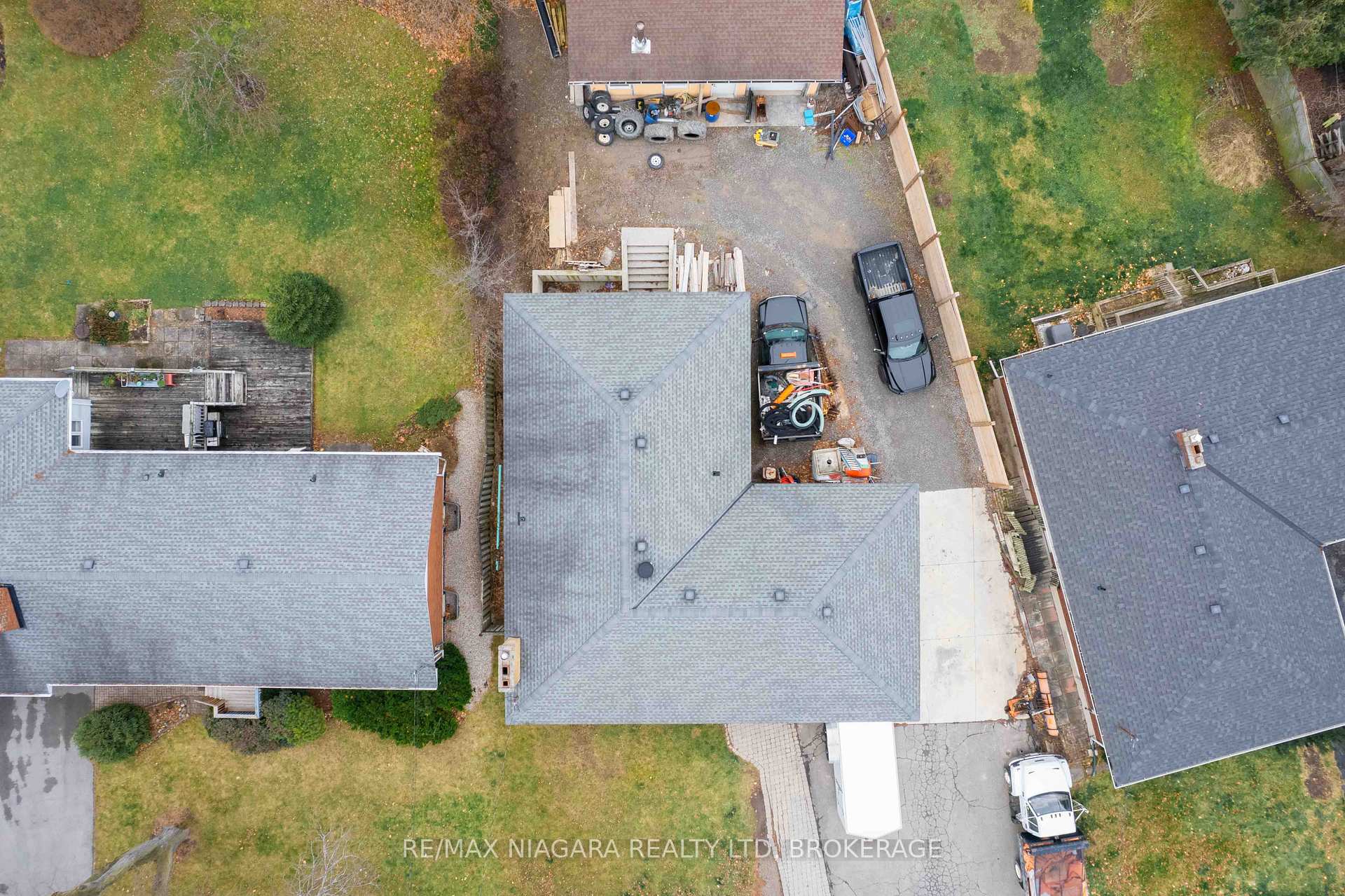 Photo 10 of 314 Grantham Avenue, St. Catharines, Carlton/Bunting — HOMEH