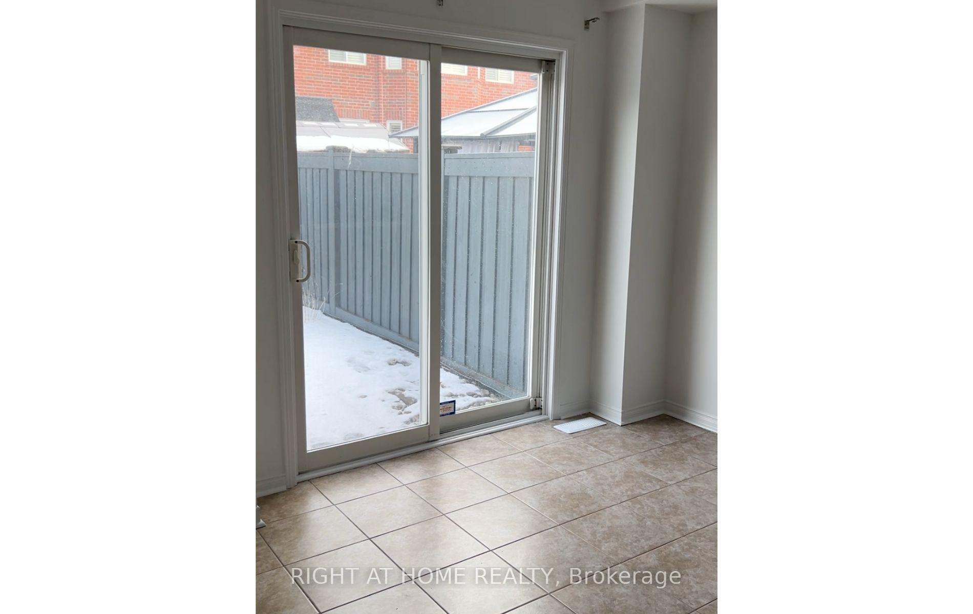 Photo 2 of 29 Thornbush Boulevard, Brampton, Fletcher's Meadow — HOMEH