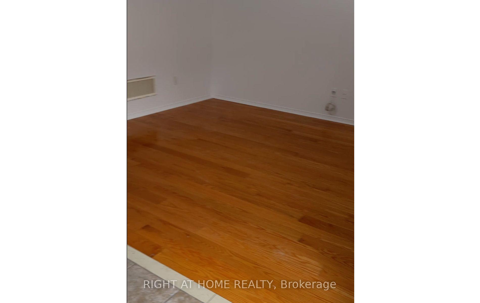 Photo 4 of 29 Thornbush Boulevard, Brampton, Fletcher's Meadow — HOMEH