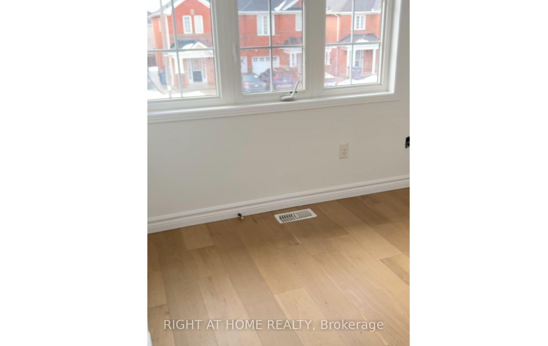 Photo 5 of 29 Thornbush Boulevard, Brampton, Fletcher's Meadow — HOMEH