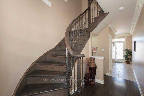 Photo 4 of 10 Seedland Crescent, Brampton, Sandringham-Wellington — HOMEH
