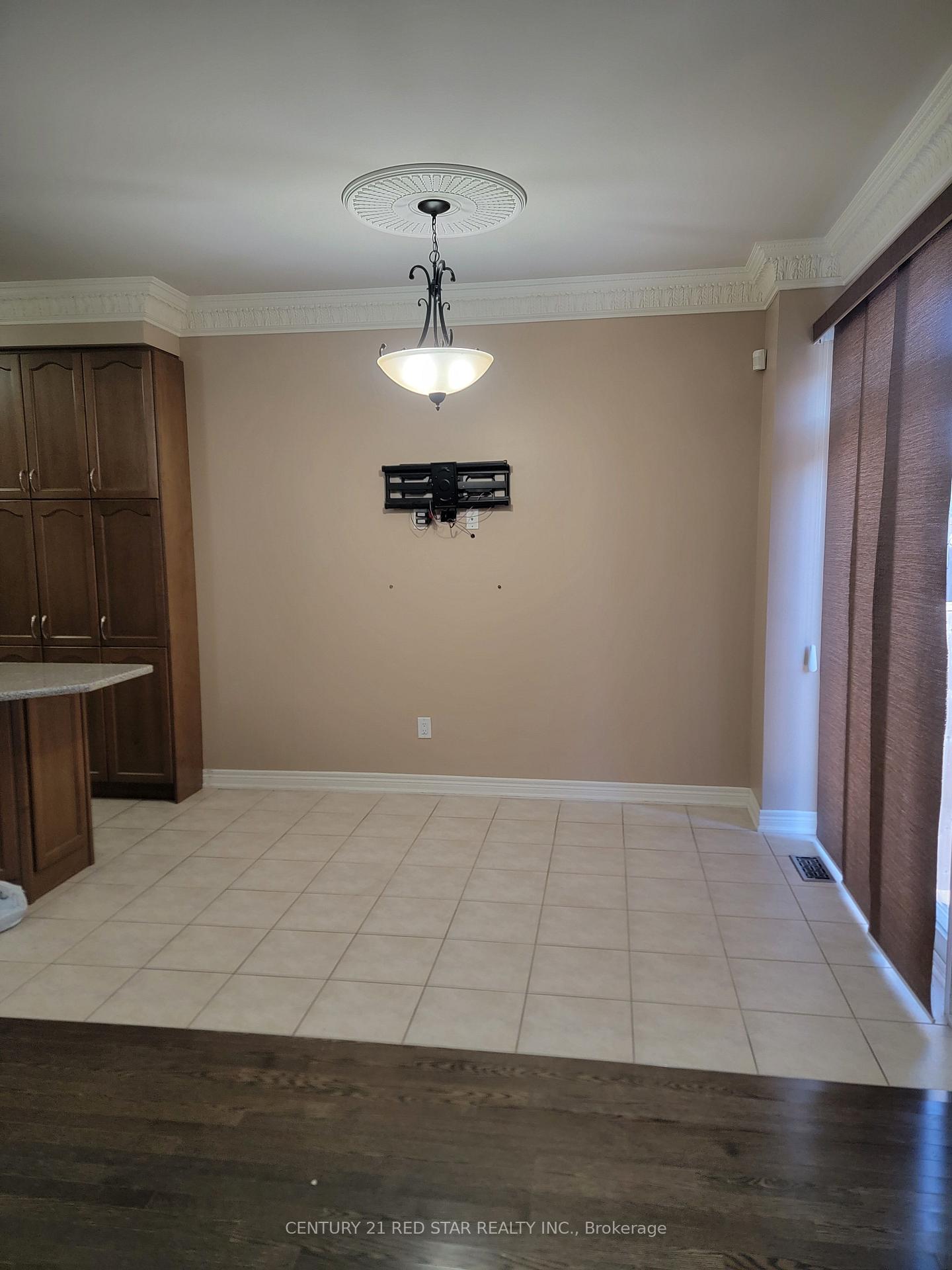 Photo 7 of 10 Seedland Crescent, Brampton, Sandringham-Wellington — HOMEH