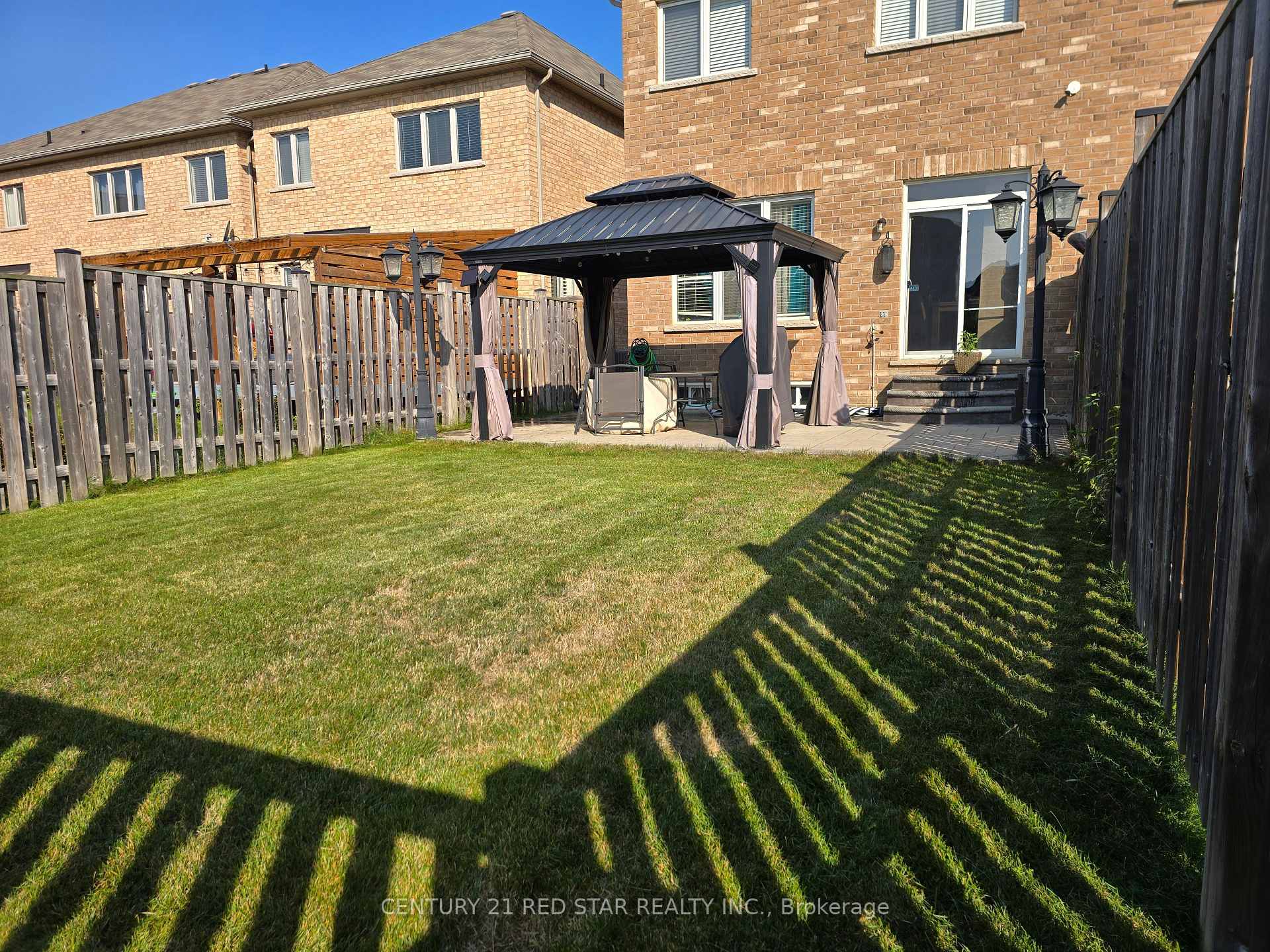 Photo 19 of 10 Seedland Crescent, Brampton, Sandringham-Wellington — HOMEH