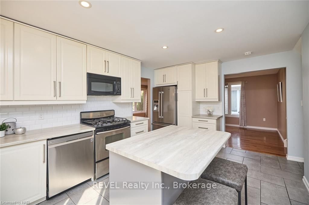 Photo 13 of 110 Strada Boulevard, St. Catharines, Rykert/Vansickle — HOMEH
