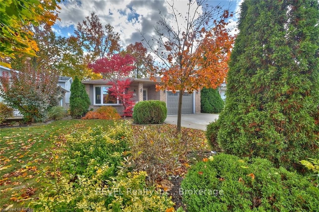 Photo 2 of 110 Strada Boulevard, St. Catharines, Rykert/Vansickle — HOMEH