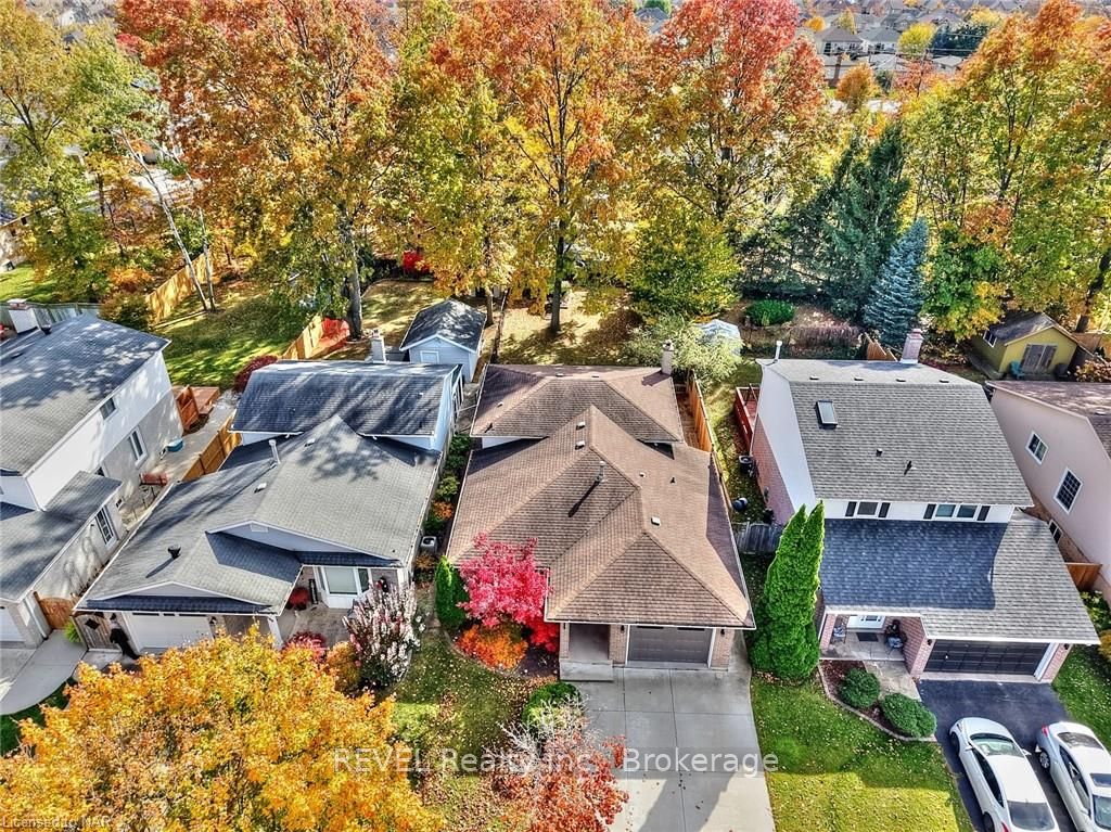 Photo 4 of 110 Strada Boulevard, St. Catharines, Rykert/Vansickle — HOMEH