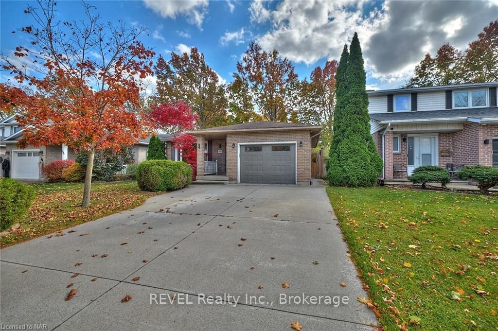 Photo 3 of 110 Strada Boulevard, St. Catharines, Rykert/Vansickle — HOMEH