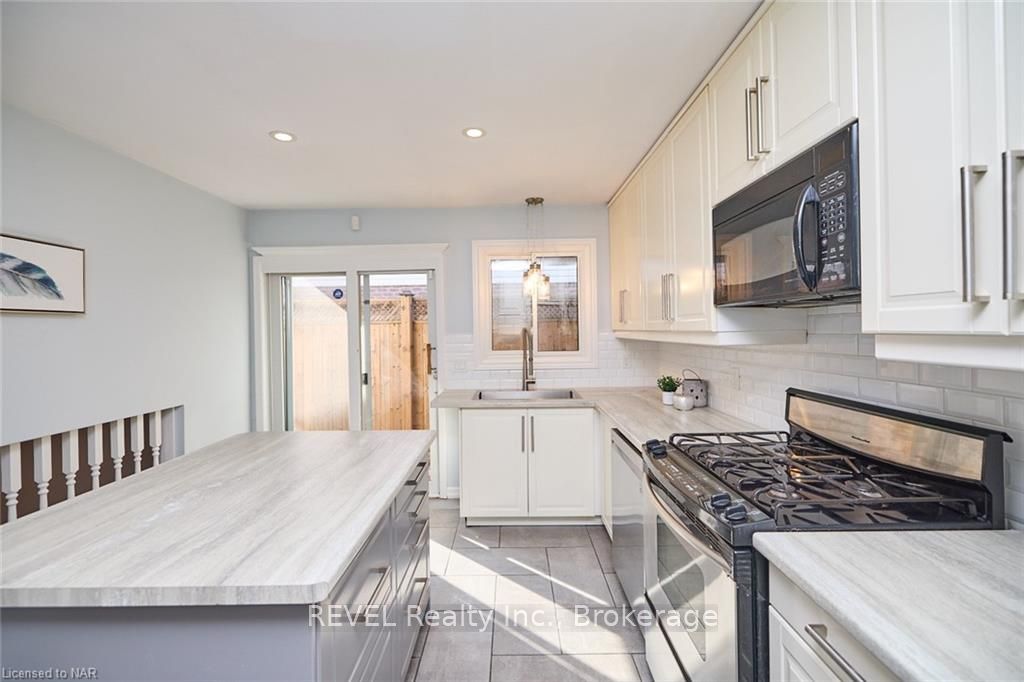 Photo 15 of 110 Strada Boulevard, St. Catharines, Rykert/Vansickle — HOMEH