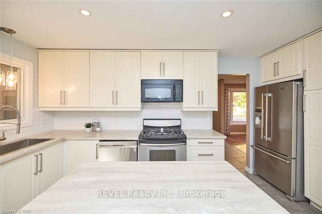 Photo 14 of 110 Strada Boulevard, St. Catharines, Rykert/Vansickle — HOMEH