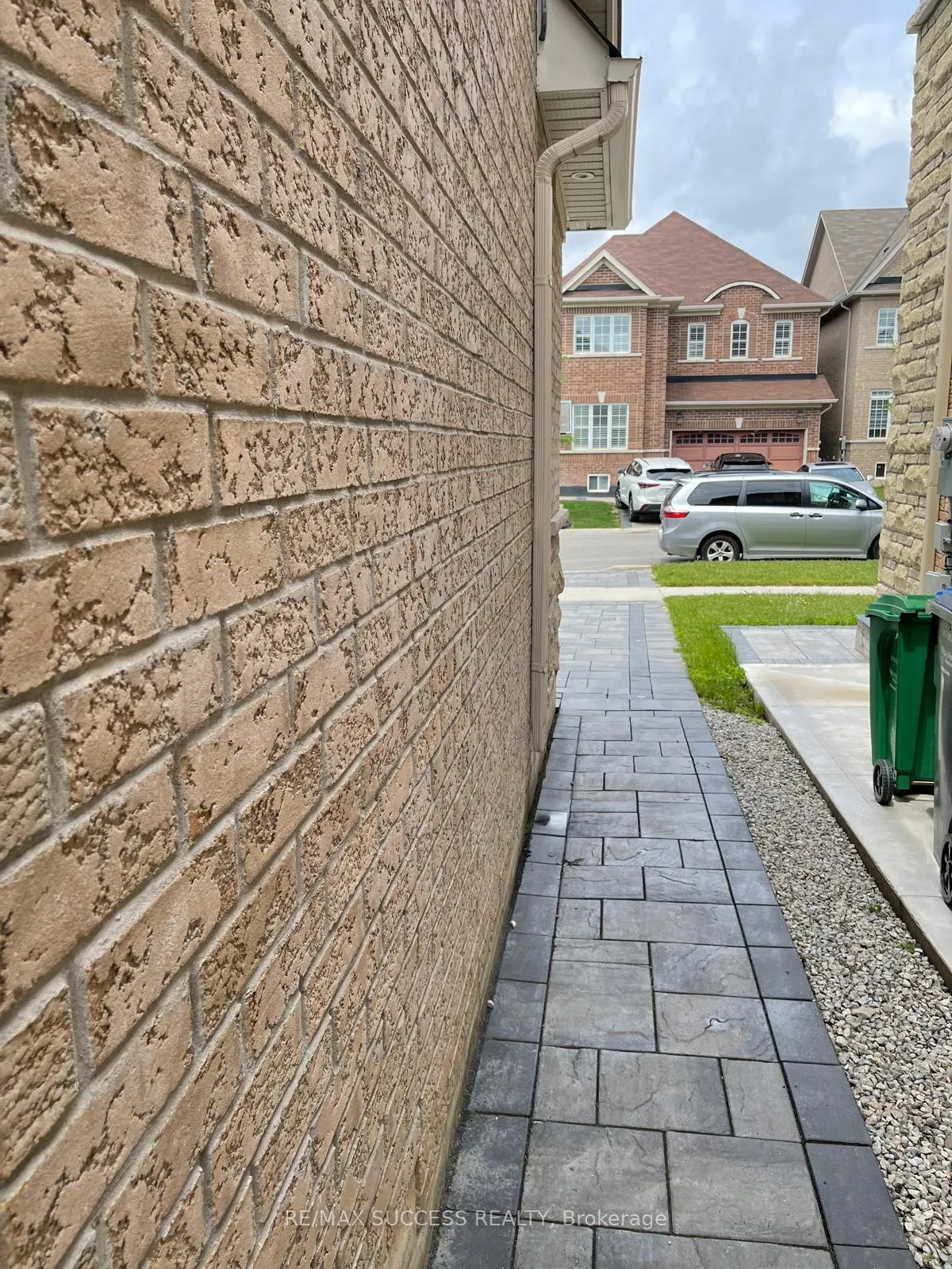 Photo 2 of 3 Aries Street, Brampton, Credit Valley — HOMEH