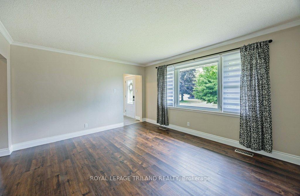 Photo 3 of 163 First Avenue, St. Thomas — HOMEH