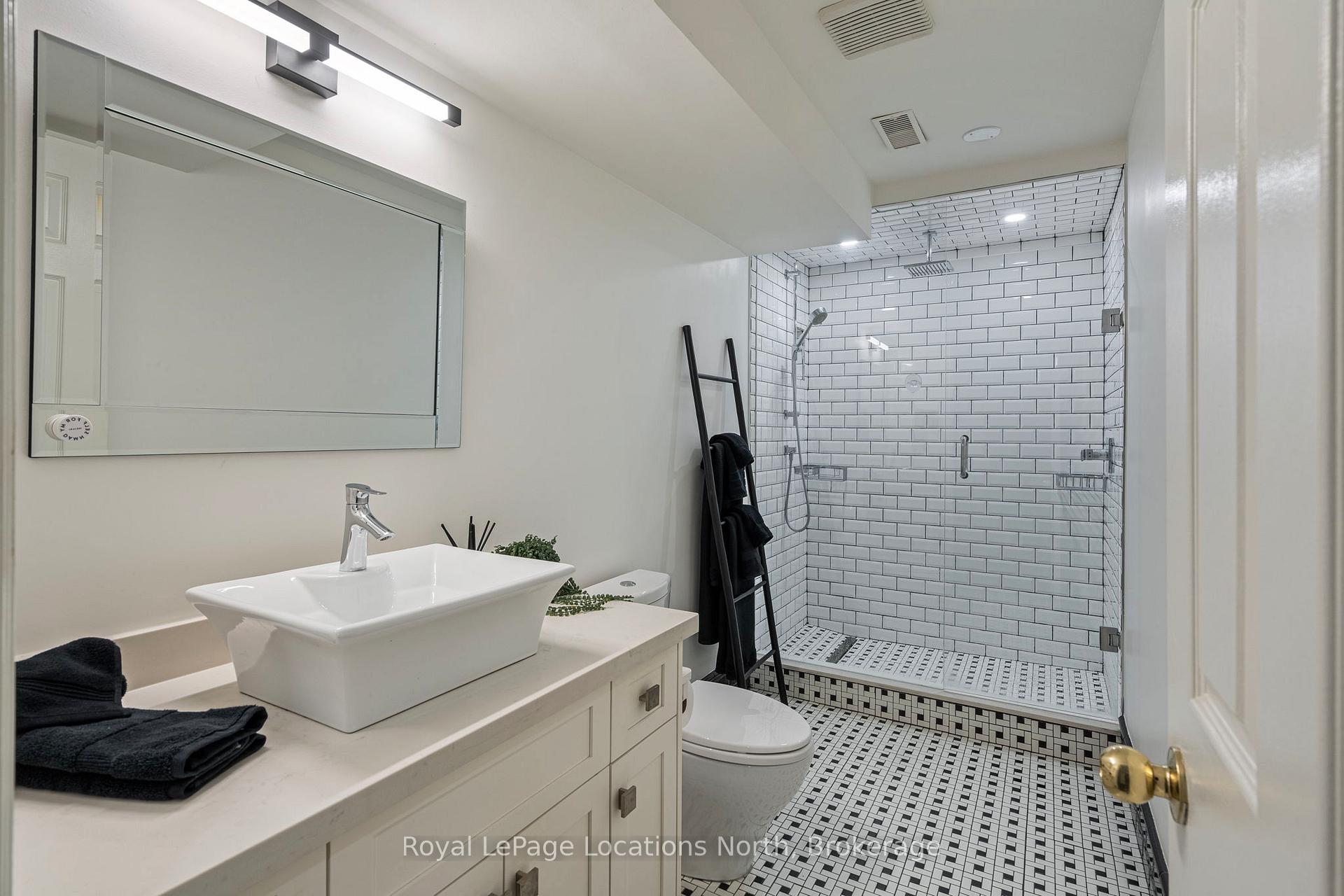 Photo 34 of 60 Lockhart Road, Collingwood — HOMEH