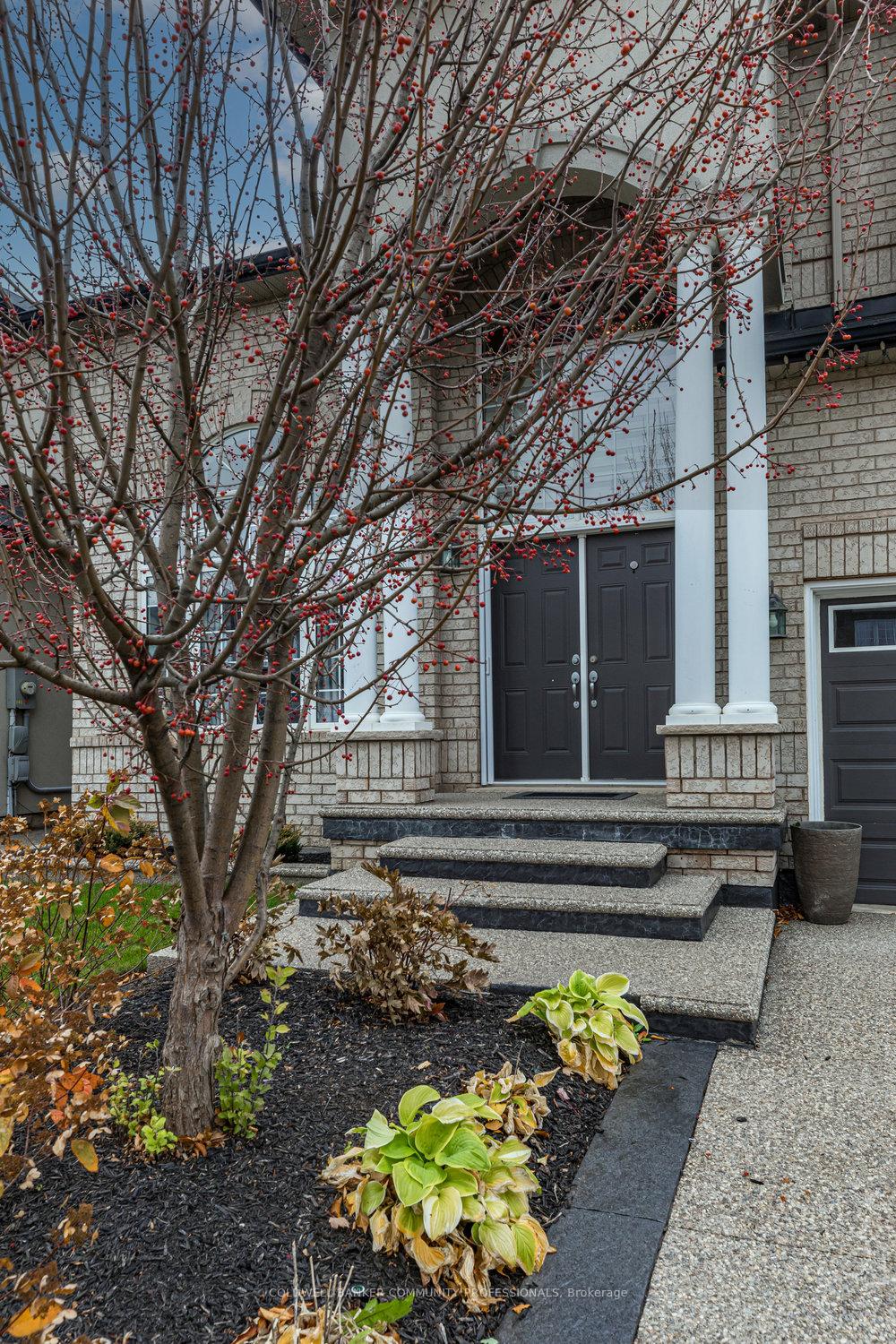 Photo 3 of 51 Weaver Drive, Hamilton, Meadowlands — HOMEH