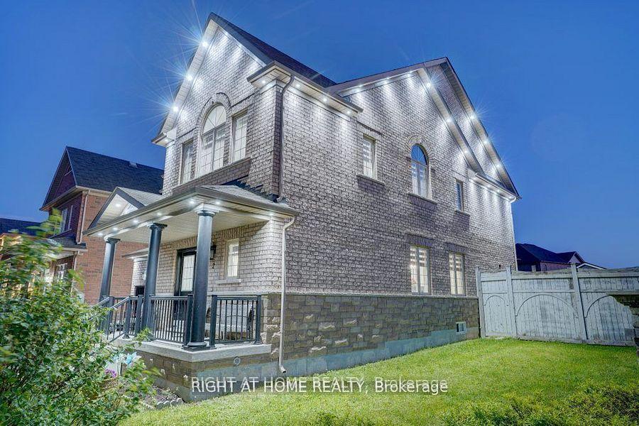 Photo 4 of 2 Frobischer Drive, Brampton, Sandringham-Wellington North — HOMEH
