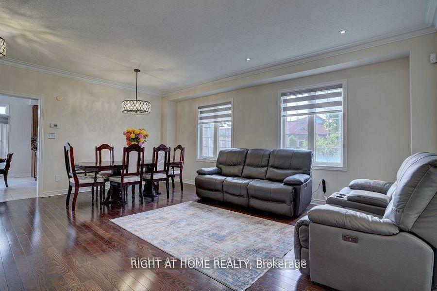 Photo 9 of 2 Frobischer Drive, Brampton, Sandringham-Wellington North — HOMEH