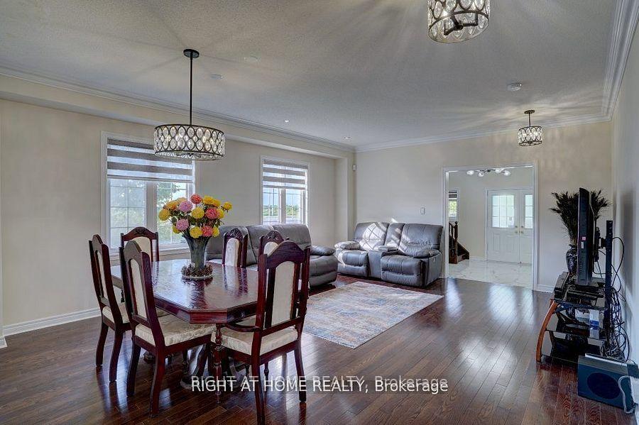 Photo 11 of 2 Frobischer Drive, Brampton, Sandringham-Wellington North — HOMEH