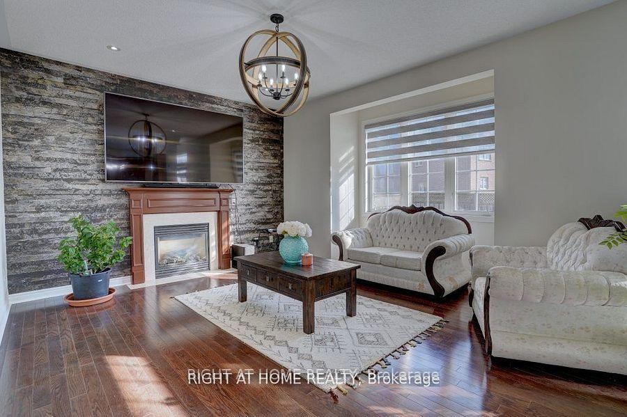 Photo 15 of 2 Frobischer Drive, Brampton, Sandringham-Wellington North — HOMEH