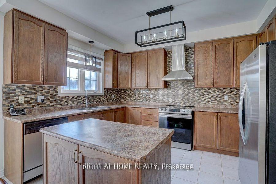 Photo 34 of 2 Frobischer Drive, Brampton, Sandringham-Wellington North — HOMEH