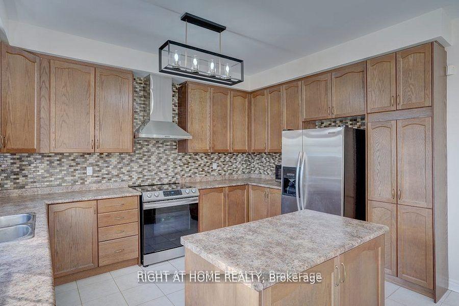Photo 35 of 2 Frobischer Drive, Brampton, Sandringham-Wellington North — HOMEH