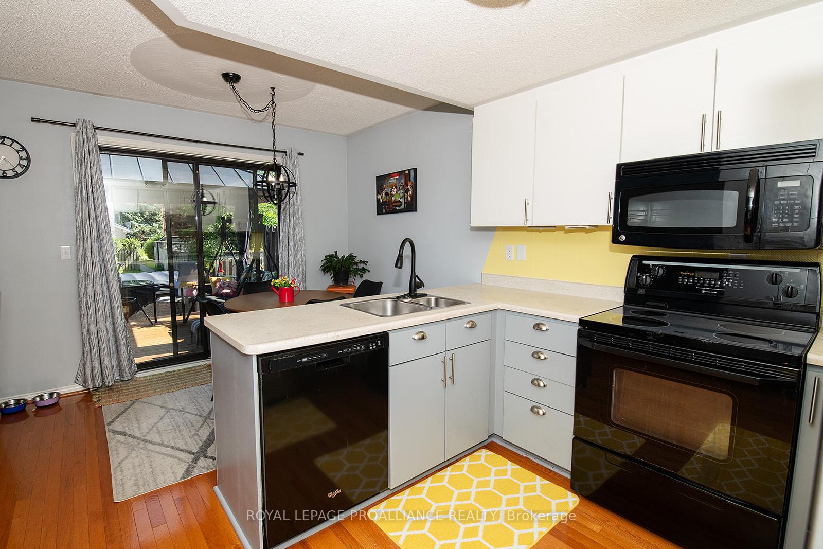 Photo 8 of 583 Victoria Avenue, Belleville, Belleville Ward — HOMEH