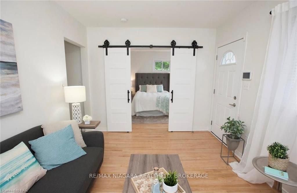 Photo 3 of 43 B Grandview Drive, St. Catharines, Port Weller — HOMEH