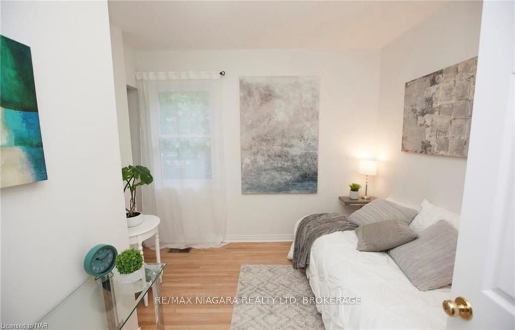 Photo 7 of 43 B Grandview Drive, St. Catharines, Port Weller — HOMEH