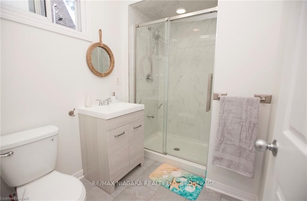 Photo 11 of 43 B Grandview Drive, St. Catharines, Port Weller — HOMEH