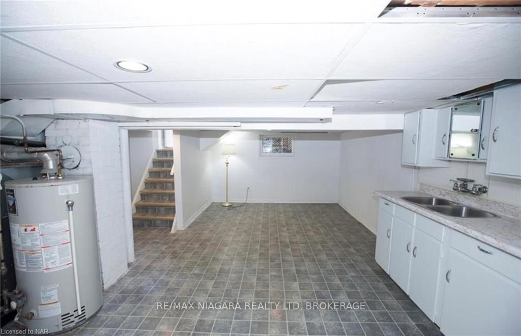 Photo 12 of 43 B Grandview Drive, St. Catharines, Port Weller — HOMEH