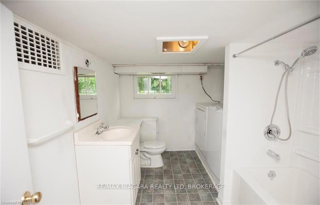 Photo 14 of 43 B Grandview Drive, St. Catharines, Port Weller — HOMEH