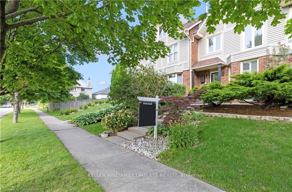 Photo 4 of 11 Waterford Crescent, Hamilton, Lakeshore — HOMEH
