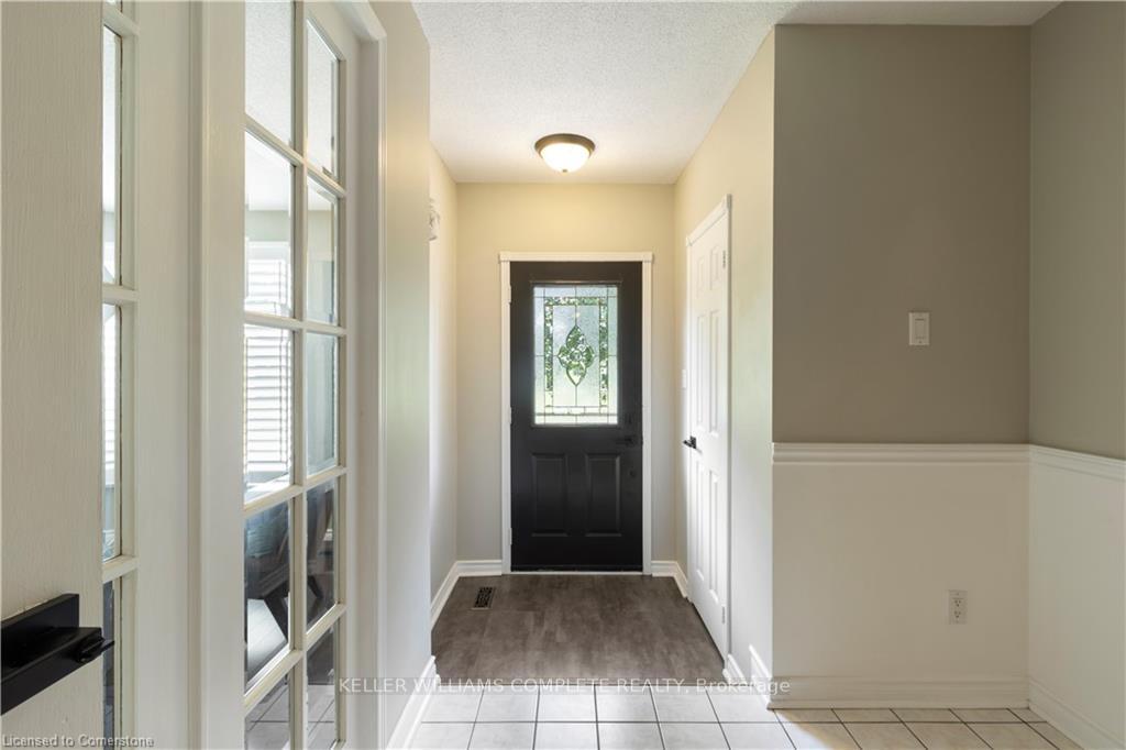 Photo 8 of 11 Waterford Crescent, Hamilton, Lakeshore — HOMEH