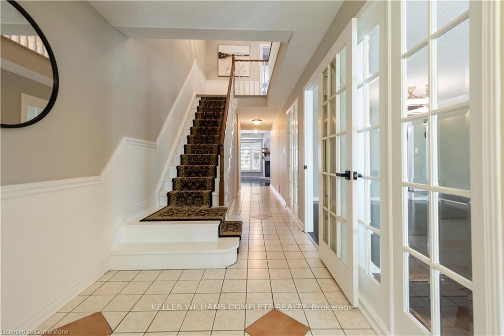 Photo 9 of 11 Waterford Crescent, Hamilton, Lakeshore — HOMEH