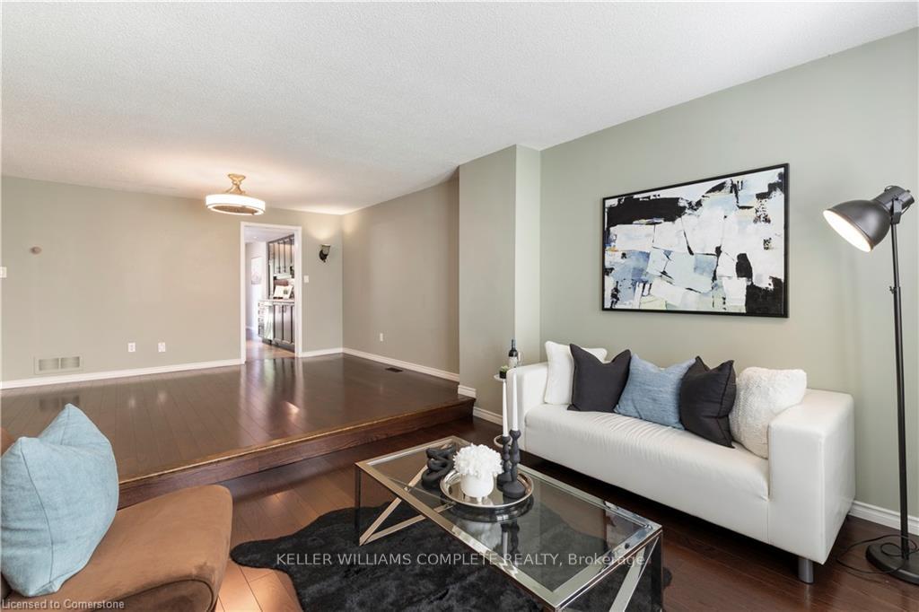 Photo 13 of 11 Waterford Crescent, Hamilton, Lakeshore — HOMEH