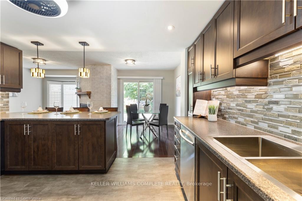 Photo 14 of 11 Waterford Crescent, Hamilton, Lakeshore — HOMEH