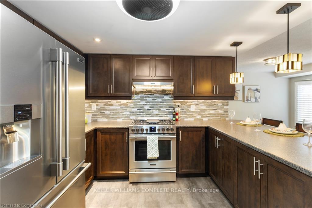 Photo 16 of 11 Waterford Crescent, Hamilton, Lakeshore — HOMEH