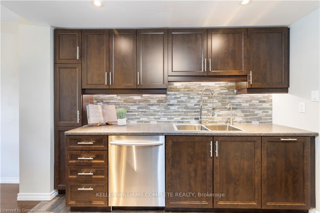 Photo 18 of 11 Waterford Crescent, Hamilton, Lakeshore — HOMEH