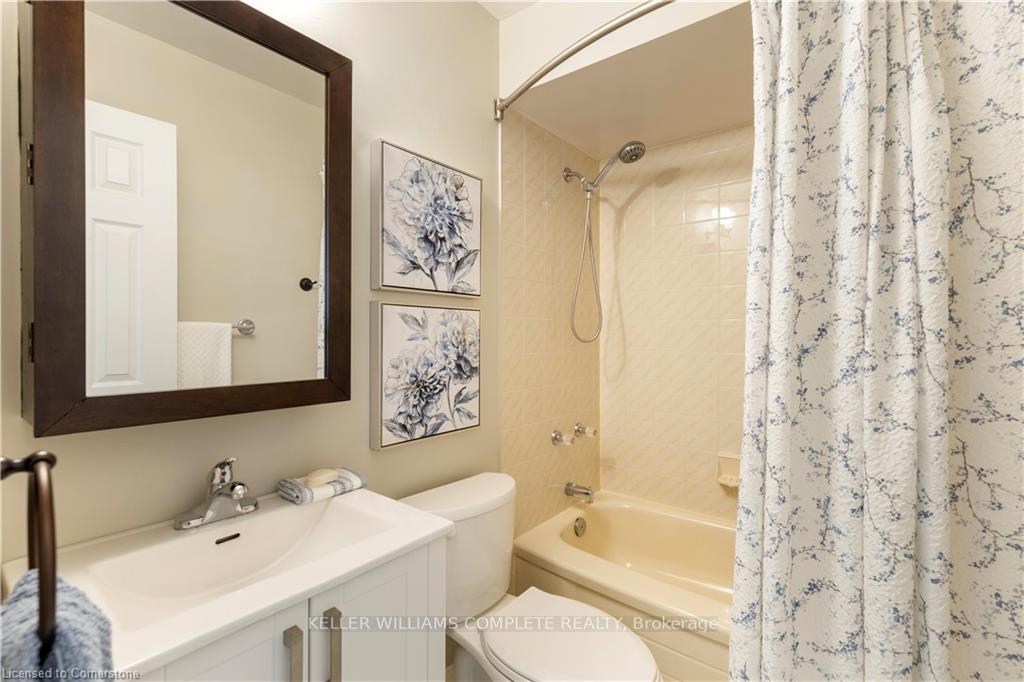 Photo 32 of 11 Waterford Crescent, Hamilton, Lakeshore — HOMEH