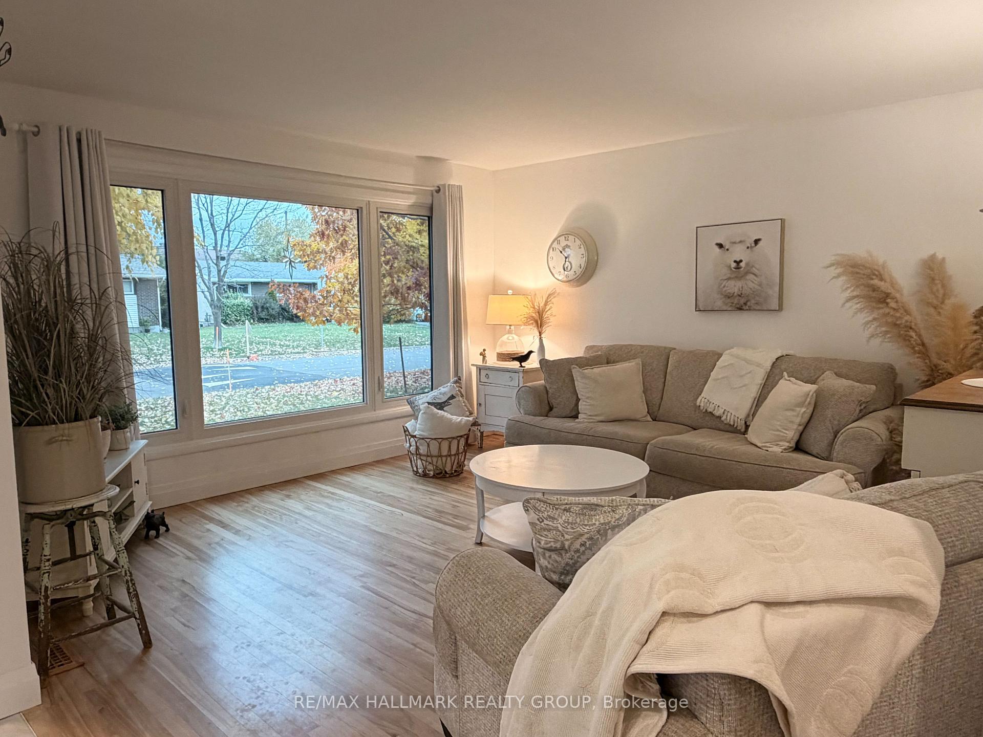 Photo 6 of 2424 Joliffe Street, Ottawa, Hawthorne Meadows — HOMEH