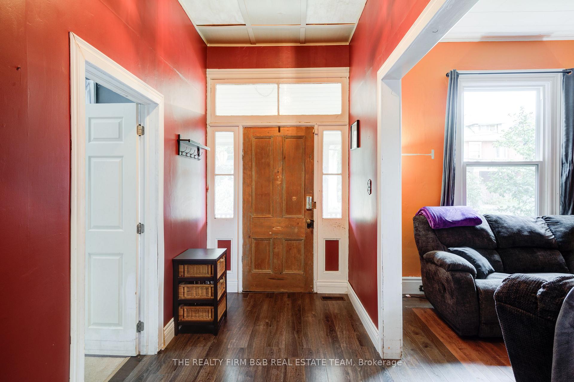 Photo 7 of 59 East Street E, St. Thomas — HOMEH
