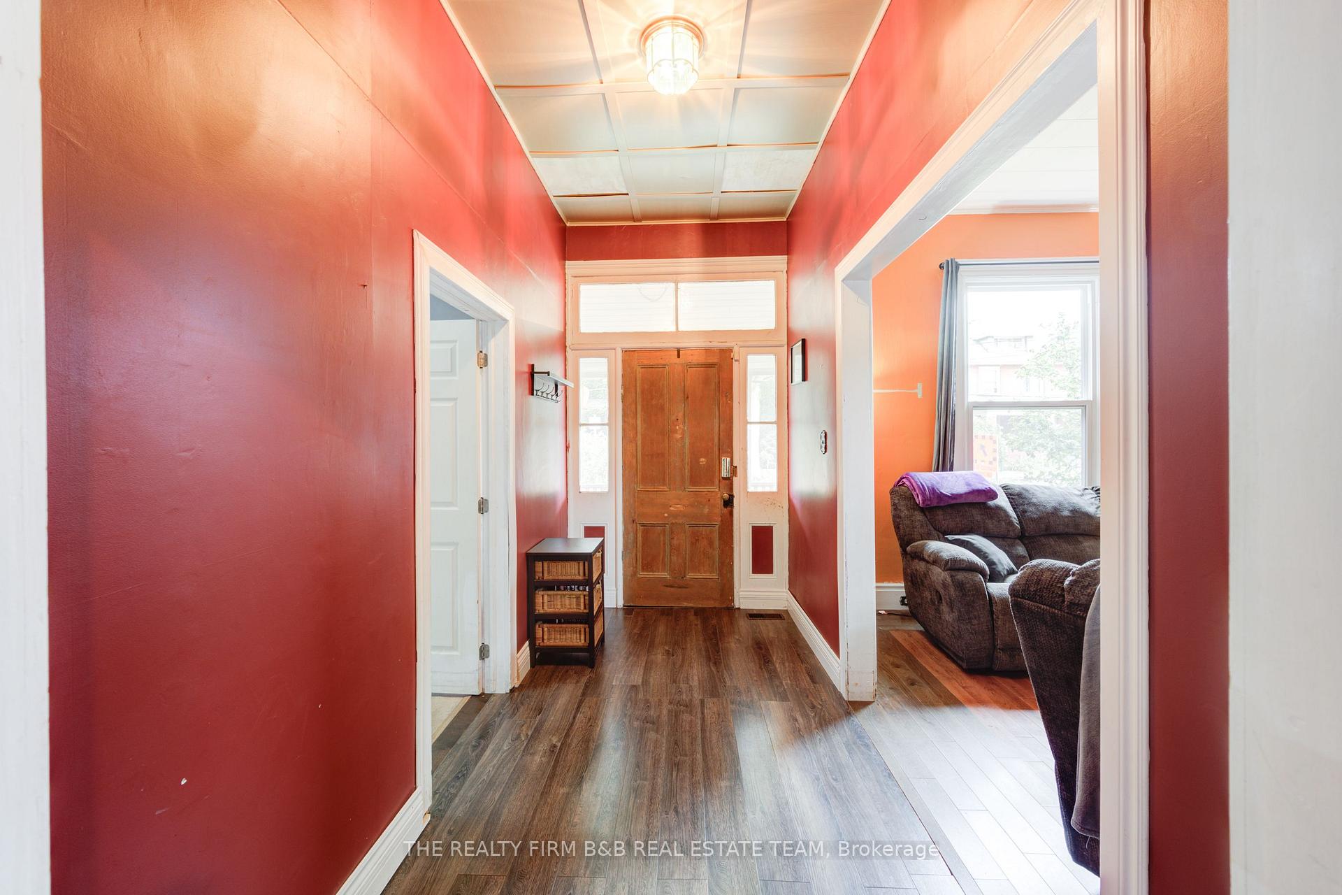 Photo 8 of 59 East Street E, St. Thomas — HOMEH