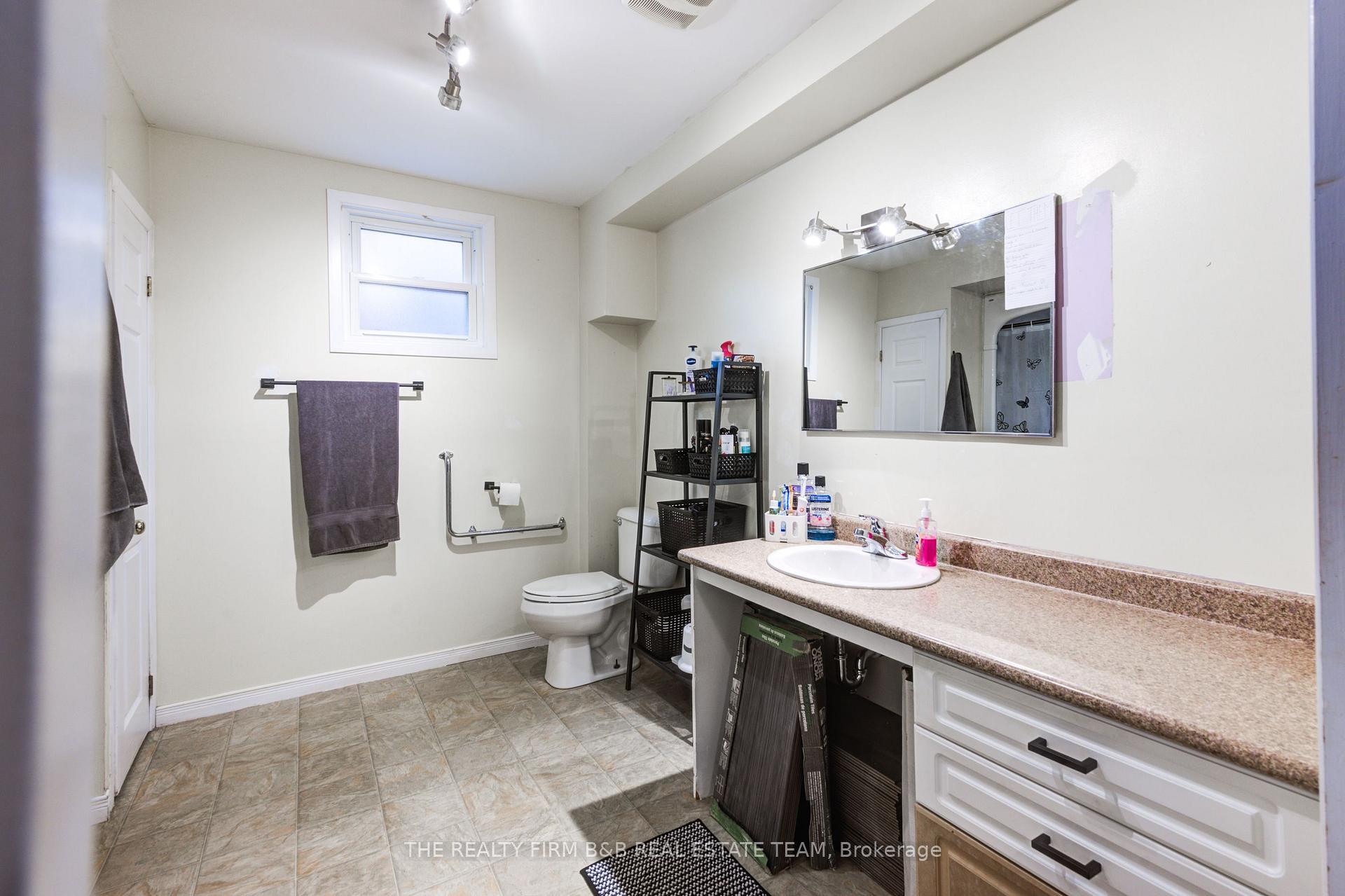 Photo 32 of 59 East Street E, St. Thomas — HOMEH