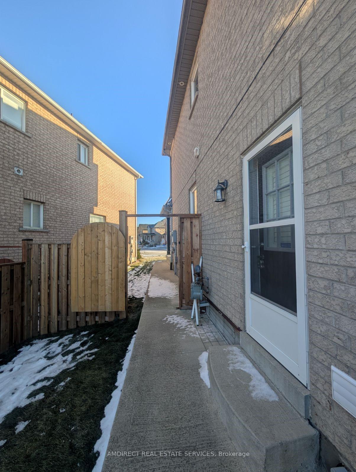 Photo 2 of 52 Gallview Lane, Brampton, Bram East — HOMEH